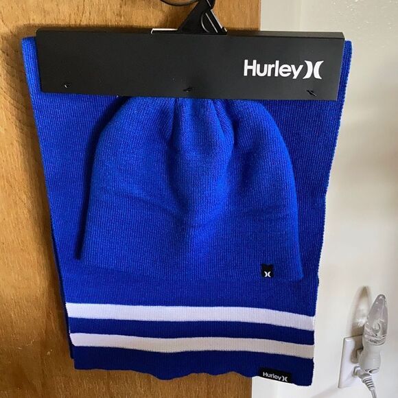 Hurley New Yorker Beanie & Scarf set - Picture 2 of 4